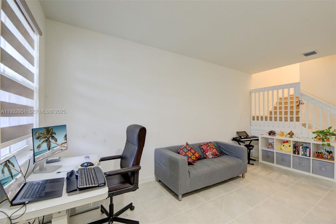 В аренду: $3,400 (3 спален, 2 ванн, 1827 Квадратных фут)