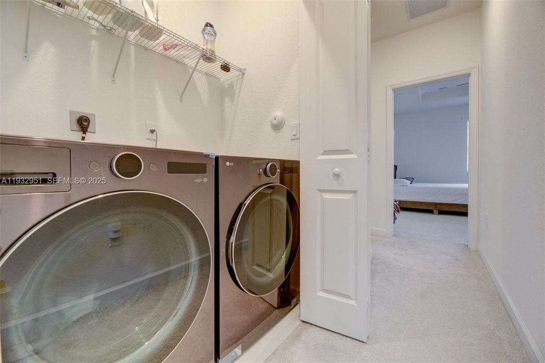 В аренду: $3,400 (3 спален, 2 ванн, 1827 Квадратных фут)