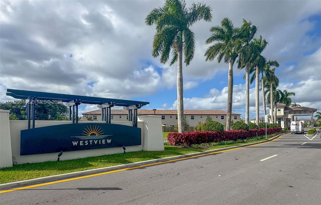 В аренду: $3,400 (3 спален, 2 ванн, 1827 Квадратных фут)