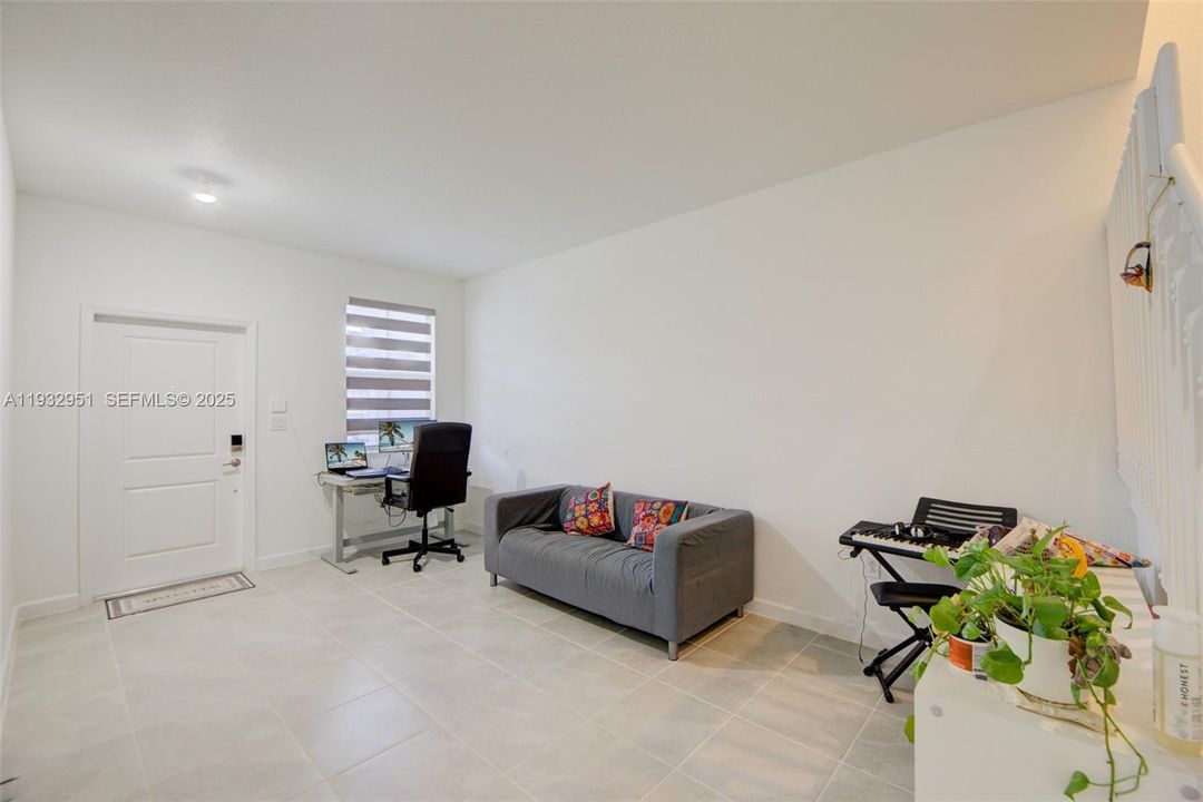 В аренду: $3,400 (3 спален, 2 ванн, 1827 Квадратных фут)