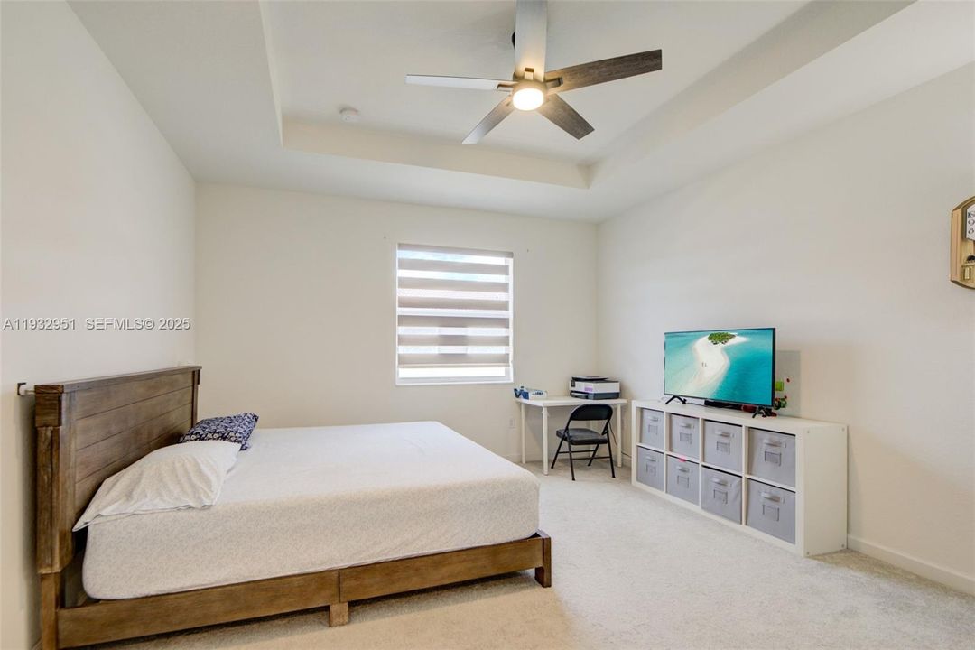 В аренду: $3,400 (3 спален, 2 ванн, 1827 Квадратных фут)