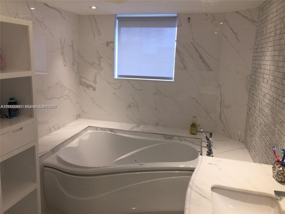 For Rent: $7,500 (3 beds, 2 baths, 1760 Square Feet)