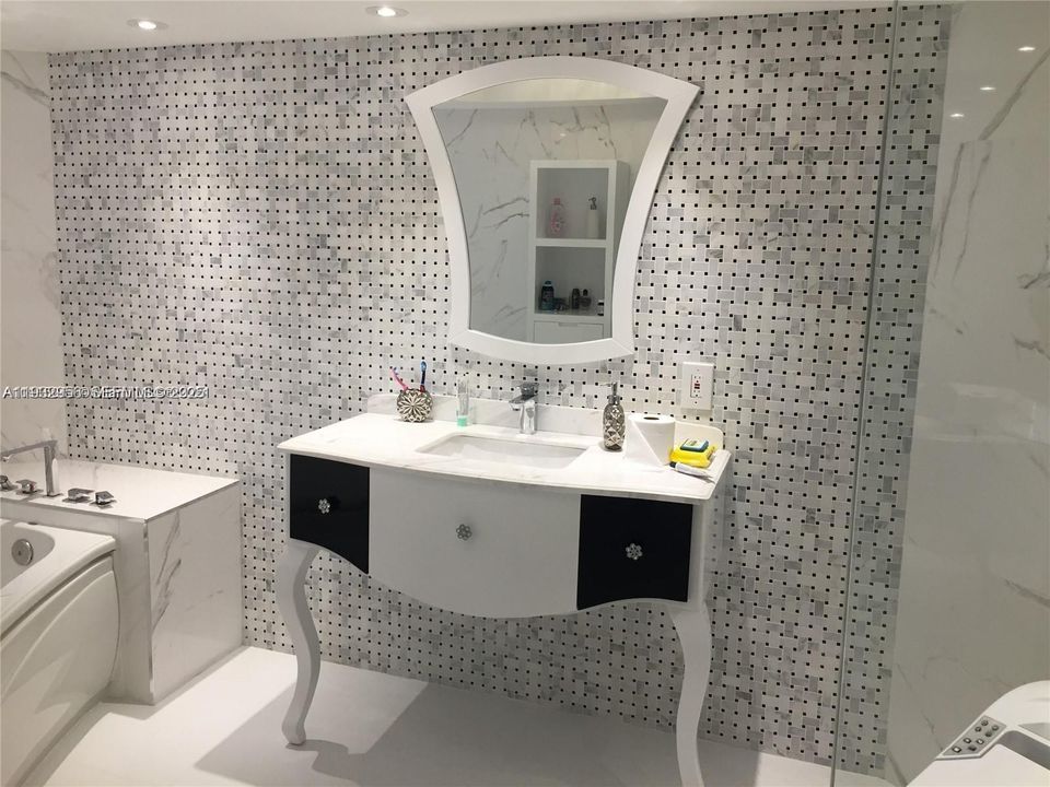 For Rent: $7,500 (3 beds, 2 baths, 1760 Square Feet)