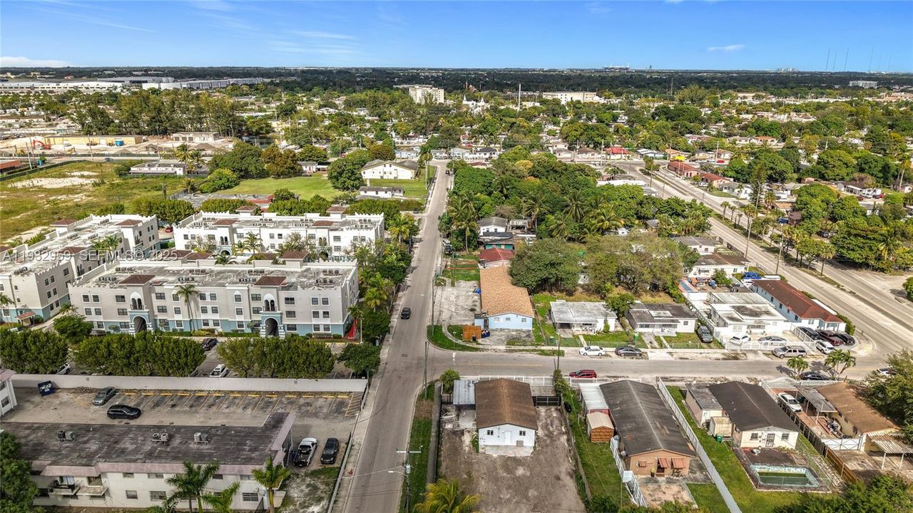 В аренду: $1,300 (1 спален, 1 ванн, 3001 Квадратных фут)