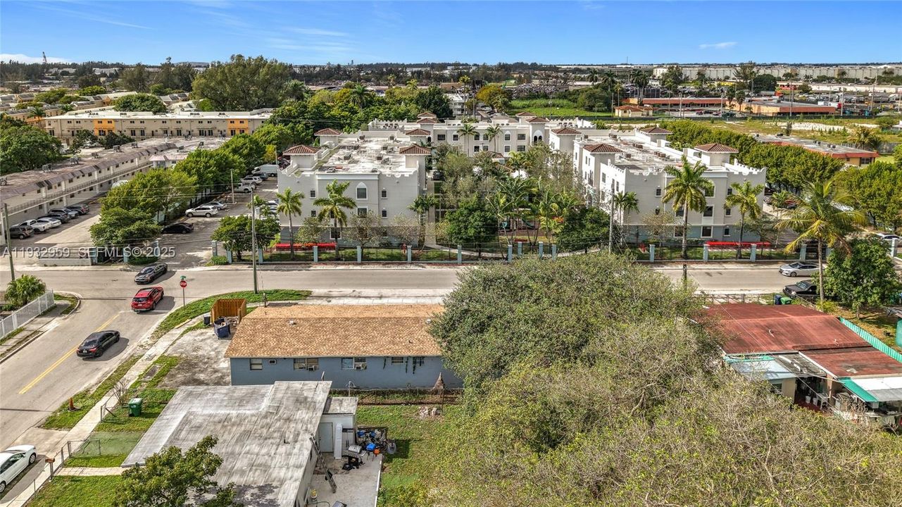 В аренду: $1,300 (1 спален, 1 ванн, 3001 Квадратных фут)