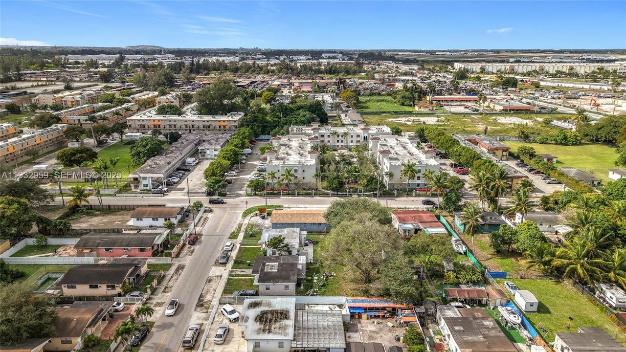 В аренду: $1,300 (1 спален, 1 ванн, 3001 Квадратных фут)