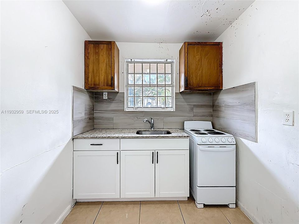 В аренду: $1,300 (1 спален, 1 ванн, 3001 Квадратных фут)