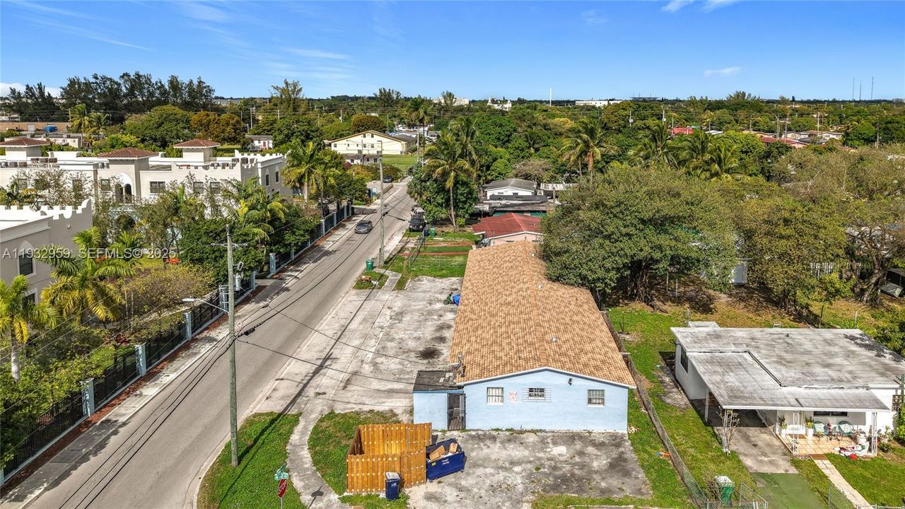 В аренду: $1,300 (1 спален, 1 ванн, 3001 Квадратных фут)