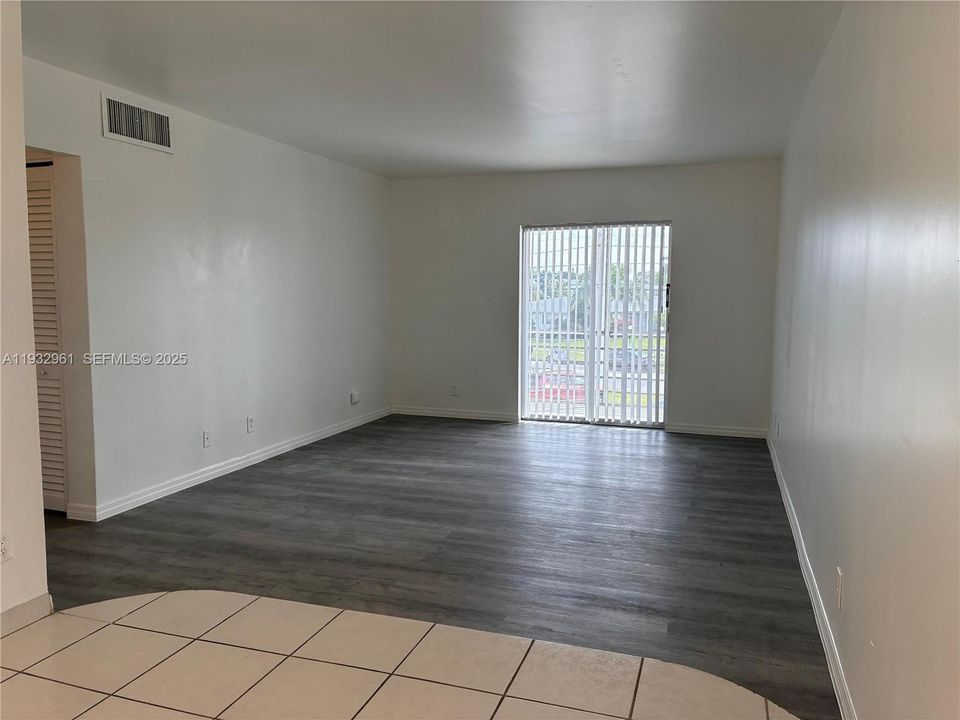 For Rent: $1,900 (2 beds, 2 baths, 1000 Square Feet)