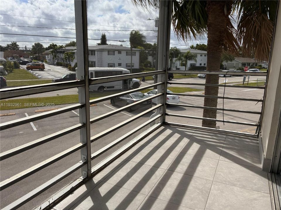 For Rent: $1,900 (2 beds, 2 baths, 1000 Square Feet)