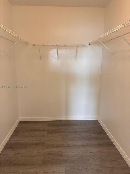 For Rent: $1,900 (2 beds, 2 baths, 1000 Square Feet)