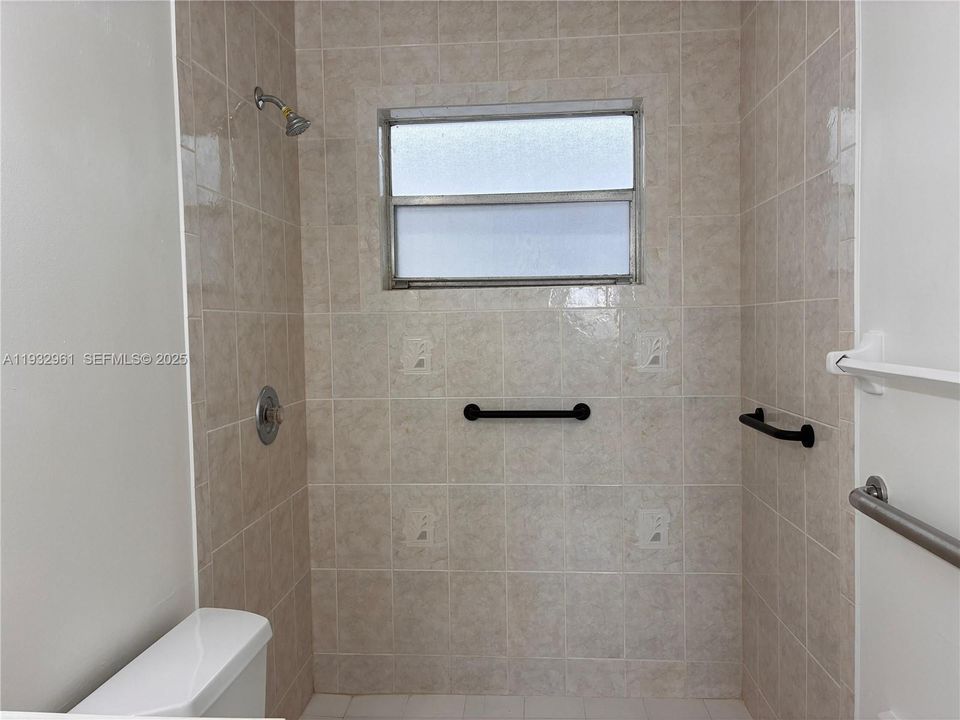 For Rent: $1,900 (2 beds, 2 baths, 1000 Square Feet)