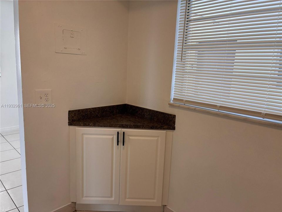 For Rent: $1,900 (2 beds, 2 baths, 1000 Square Feet)