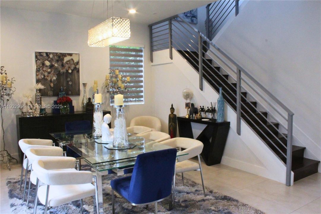 待售: $1,599,900 (5 贝兹, 5 浴室, 3690 平方英尺)