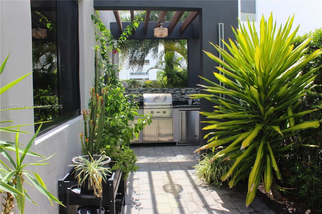 待售: $1,599,900 (5 贝兹, 5 浴室, 3690 平方英尺)