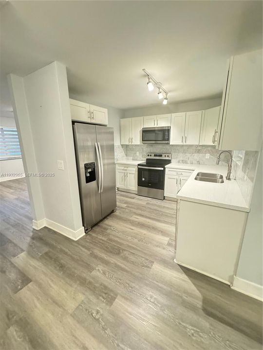 出租: $2,800 (2 贝兹, 1 浴室, 1284 平方英尺)