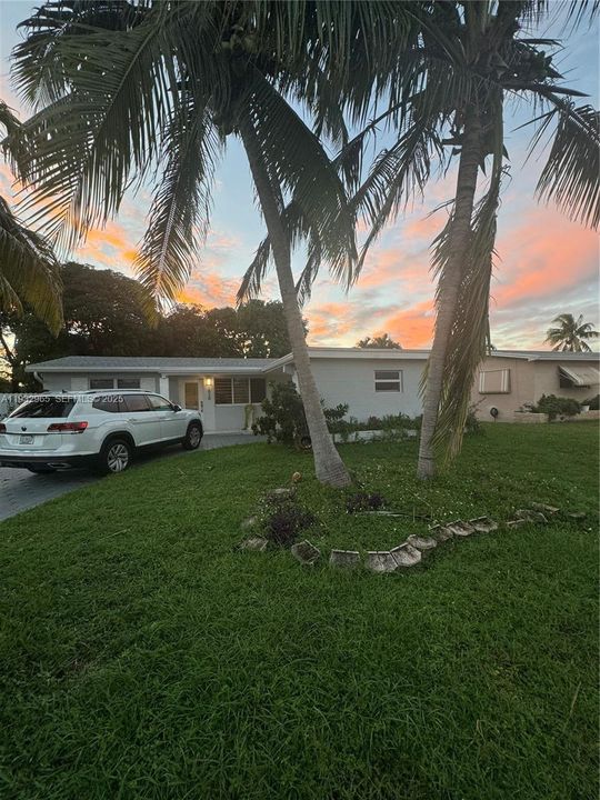 出租: $2,800 (2 贝兹, 1 浴室, 1284 平方英尺)