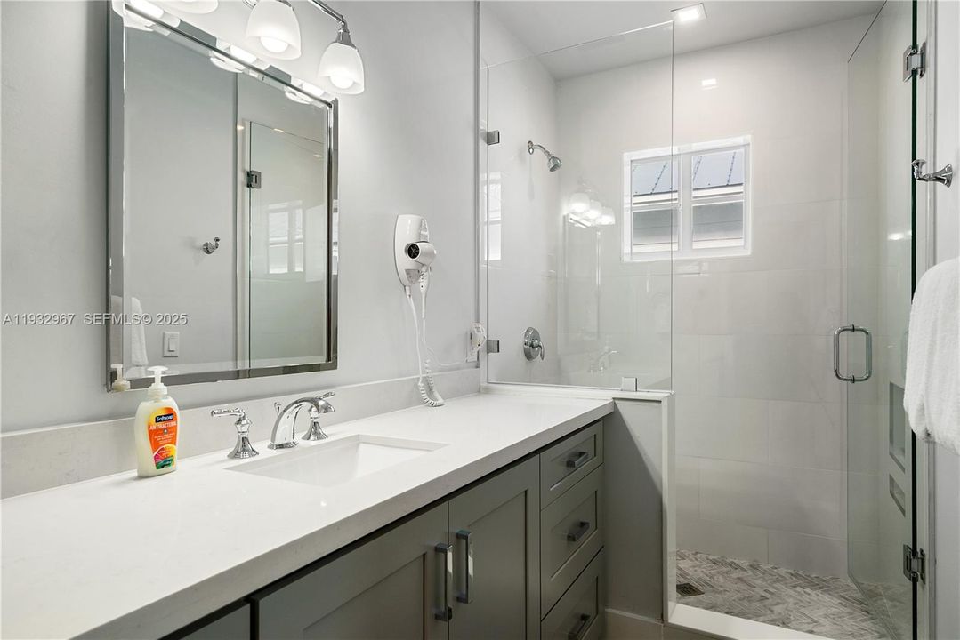 En Venta: $2,649,000 (3 camas, 3 baños, 1768 Pies cuadrados)