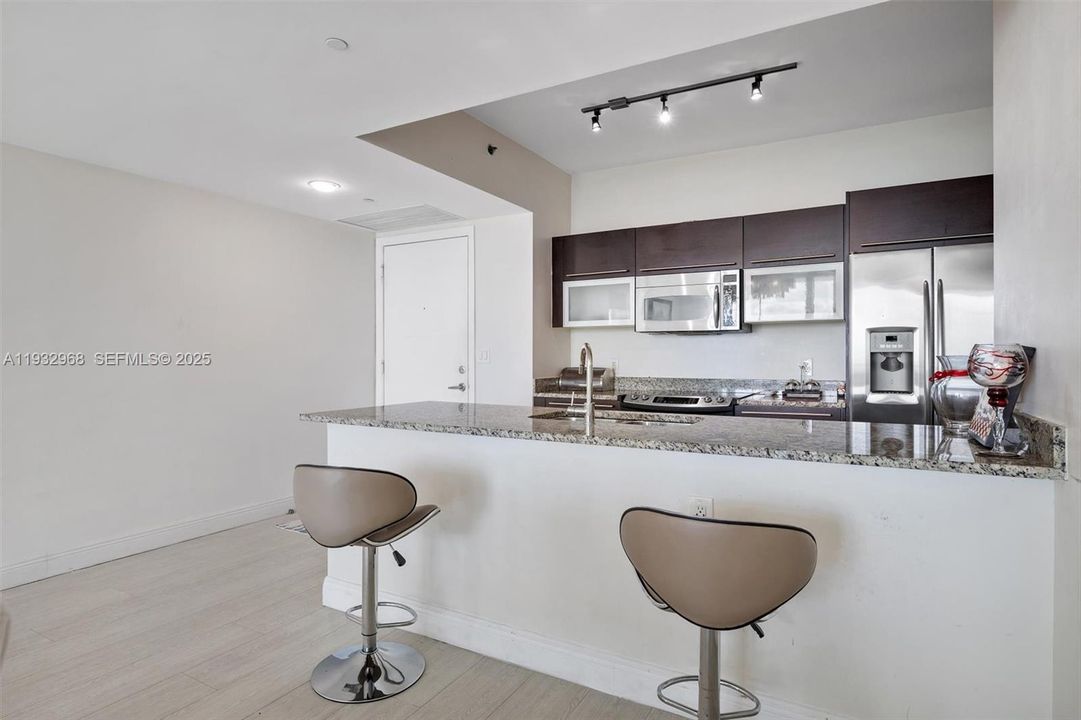 На продажу: $730,000 (2 спален, 2 ванн, 1113 Квадратных фут)