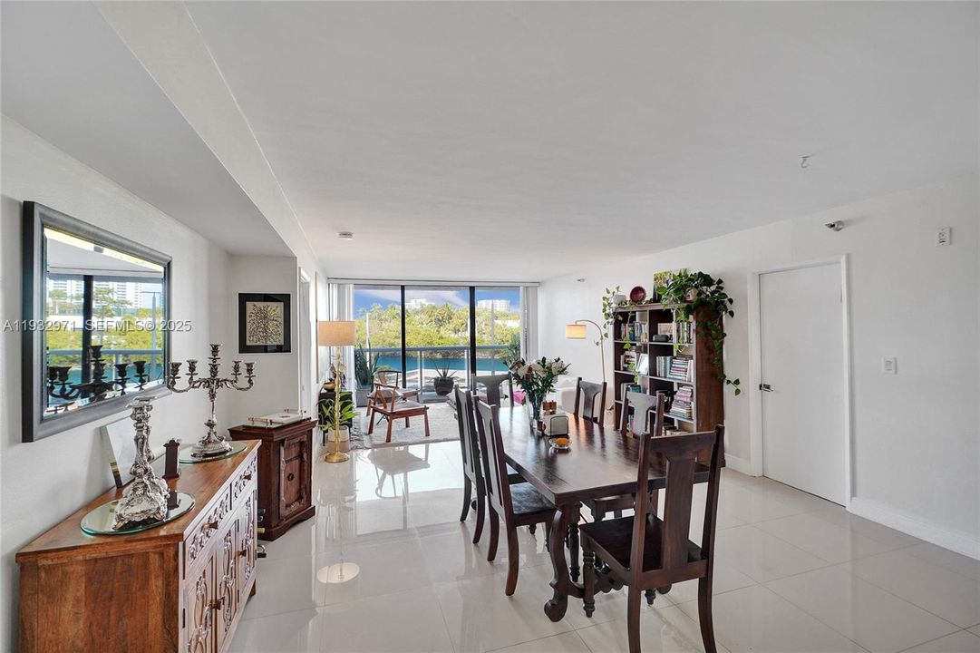 出租: $2,750 (2 贝兹, 2 浴室, 1146 平方英尺)