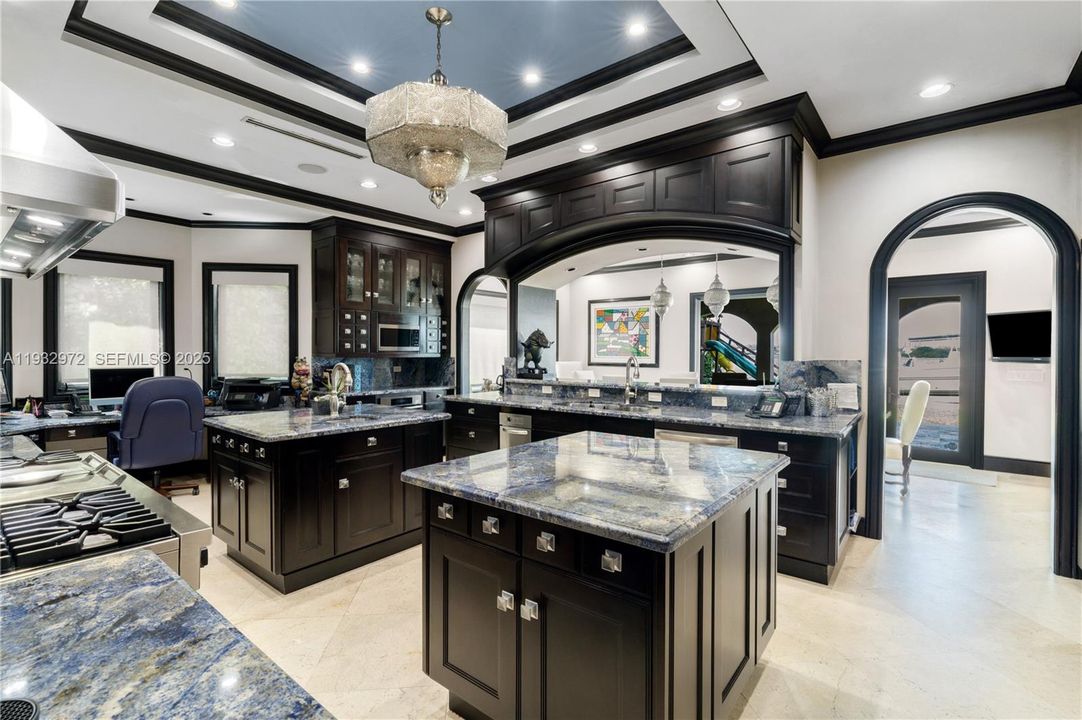 For Sale: $34,500,000 (7 beds, 8 baths, 4951 Square Feet)