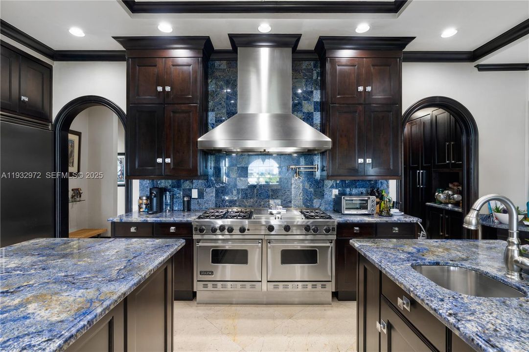 For Sale: $34,500,000 (7 beds, 8 baths, 4951 Square Feet)