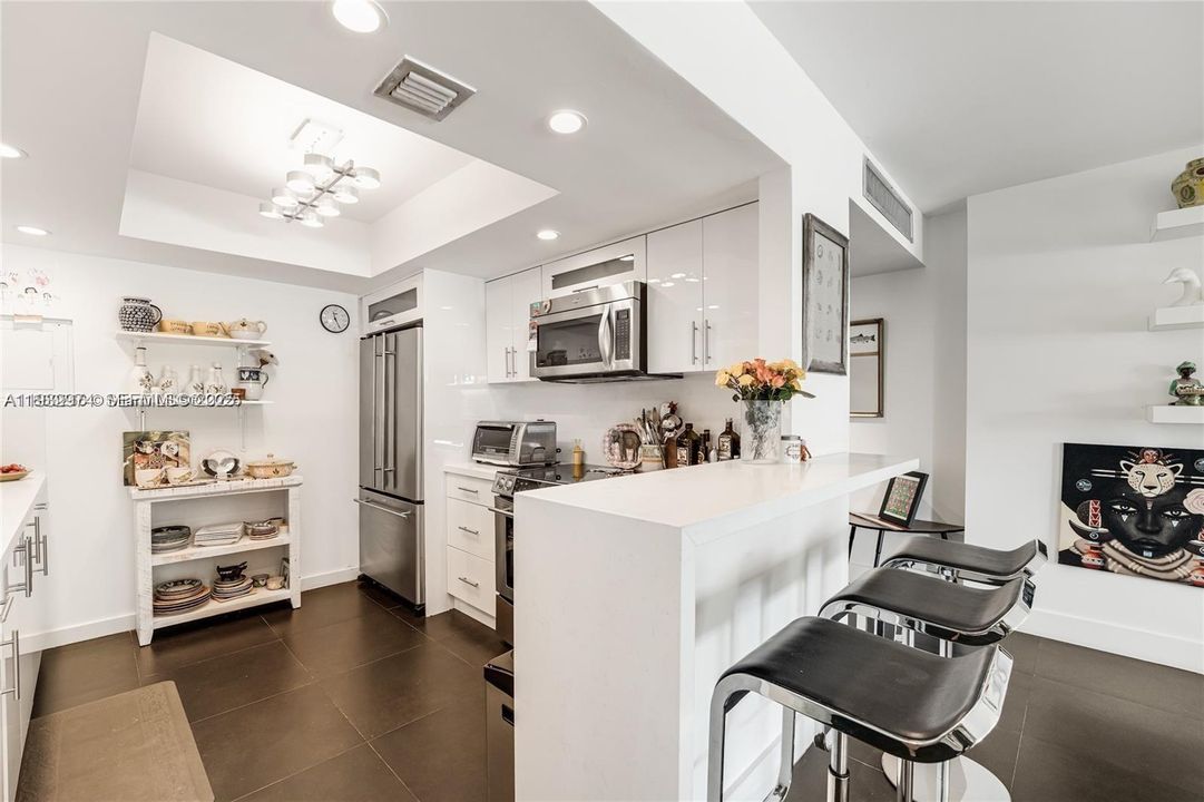 En Venta: $725,000 (3 camas, 3 baños, 1924 Pies cuadrados)