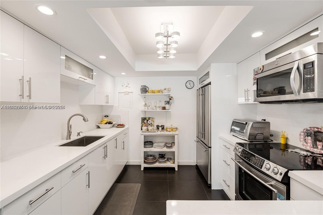 En Venta: $725,000 (3 camas, 3 baños, 1924 Pies cuadrados)