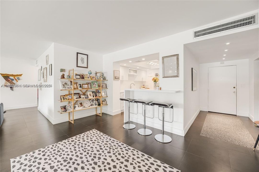 En Venta: $725,000 (3 camas, 3 baños, 1924 Pies cuadrados)