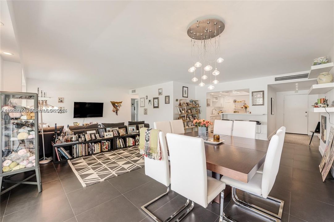 En Venta: $725,000 (3 camas, 3 baños, 1924 Pies cuadrados)