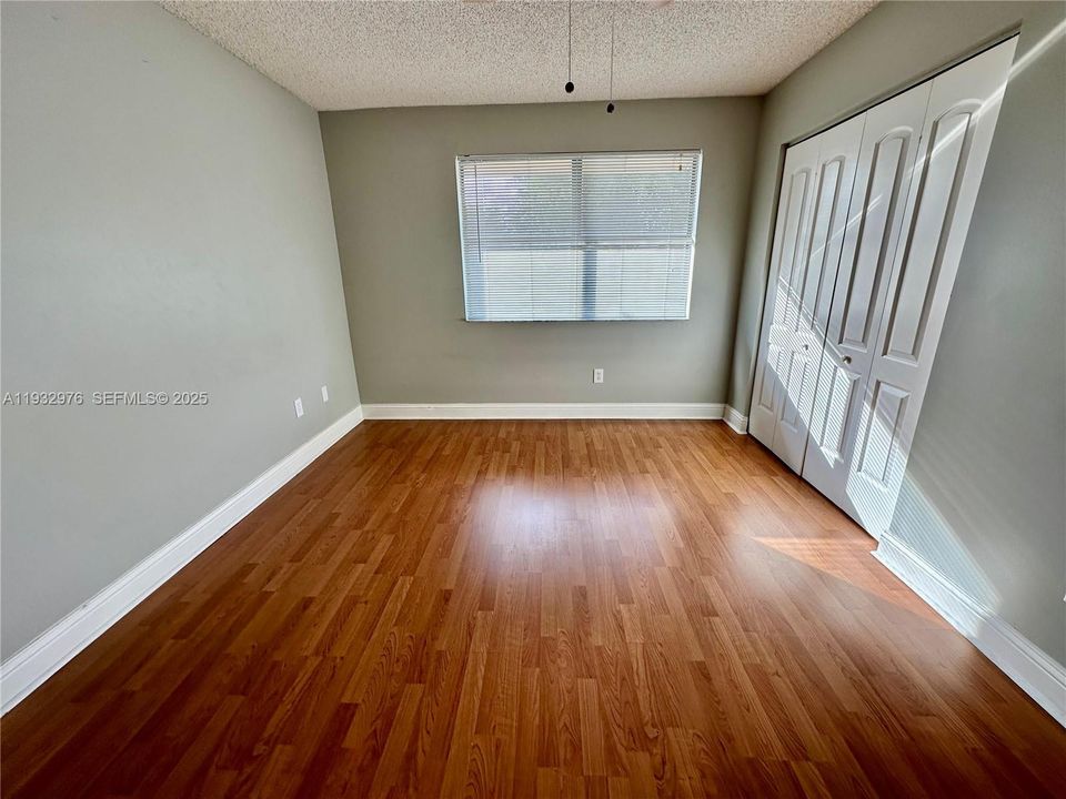 For Sale: $280,000 (2 beds, 2 baths, 747 Square Feet)