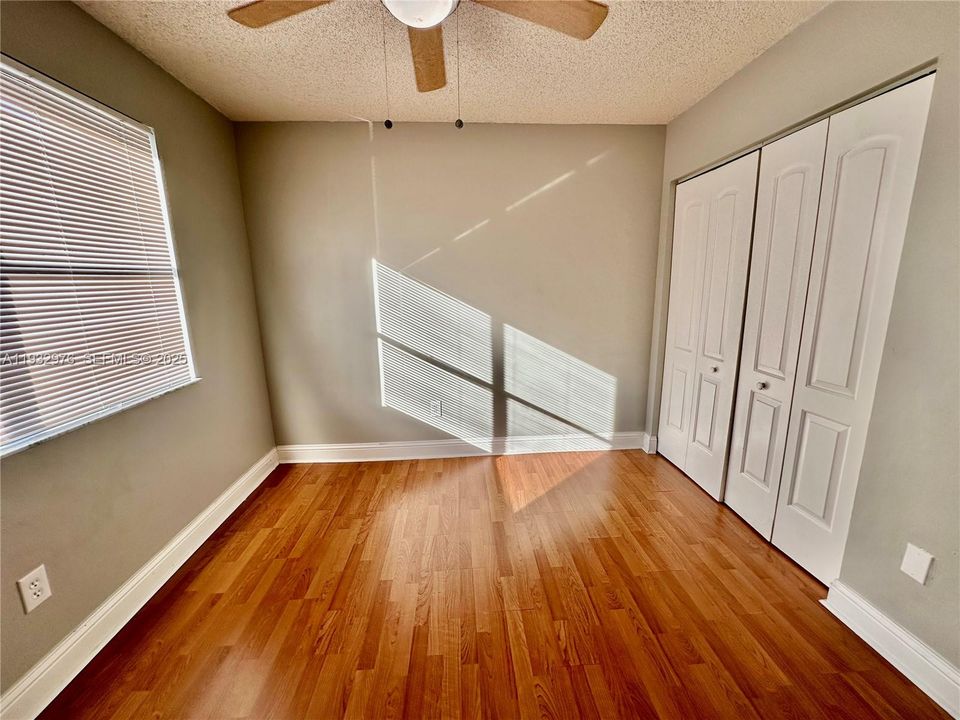 For Sale: $280,000 (2 beds, 2 baths, 747 Square Feet)