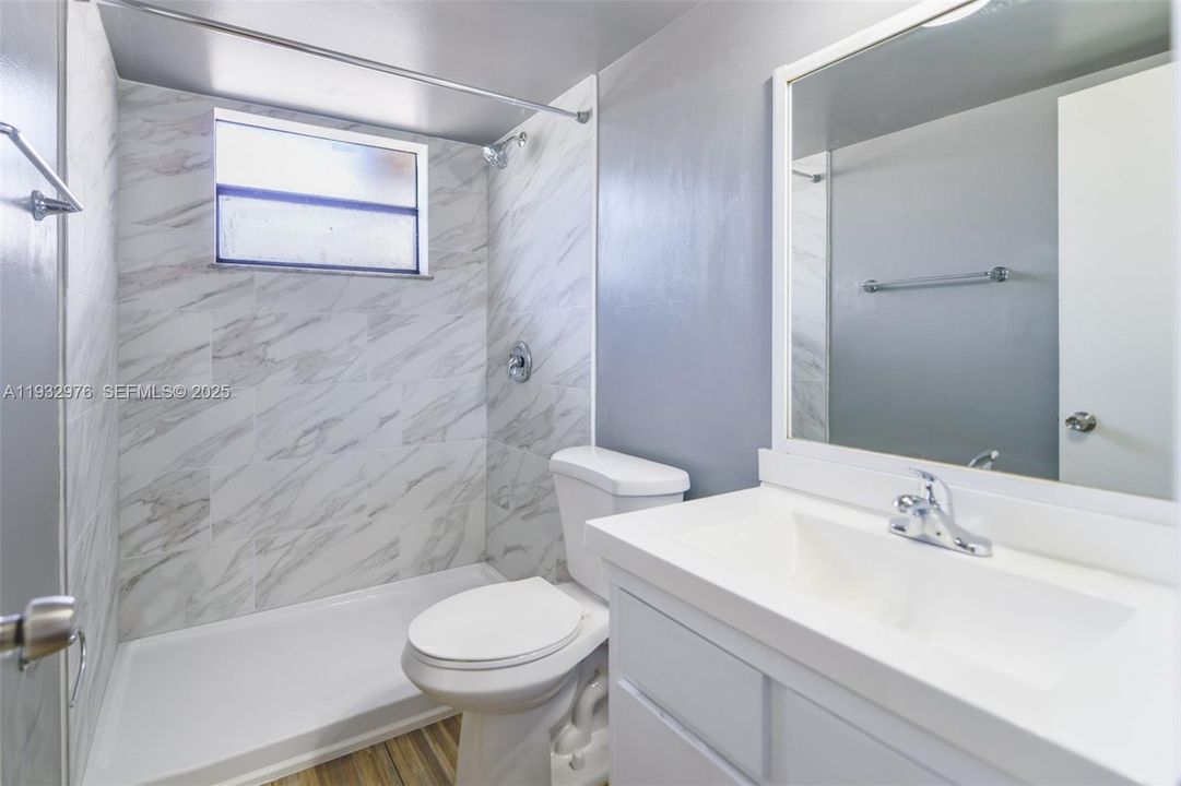 待售: $280,000 (2 贝兹, 2 浴室, 747 平方英尺)