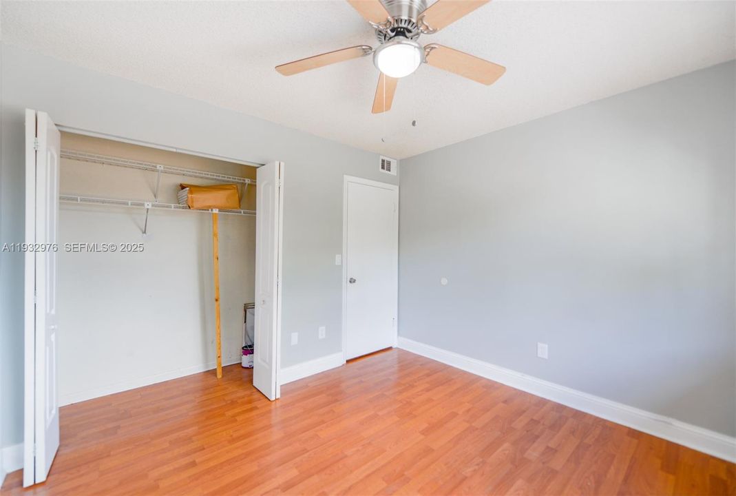 待售: $280,000 (2 贝兹, 2 浴室, 747 平方英尺)