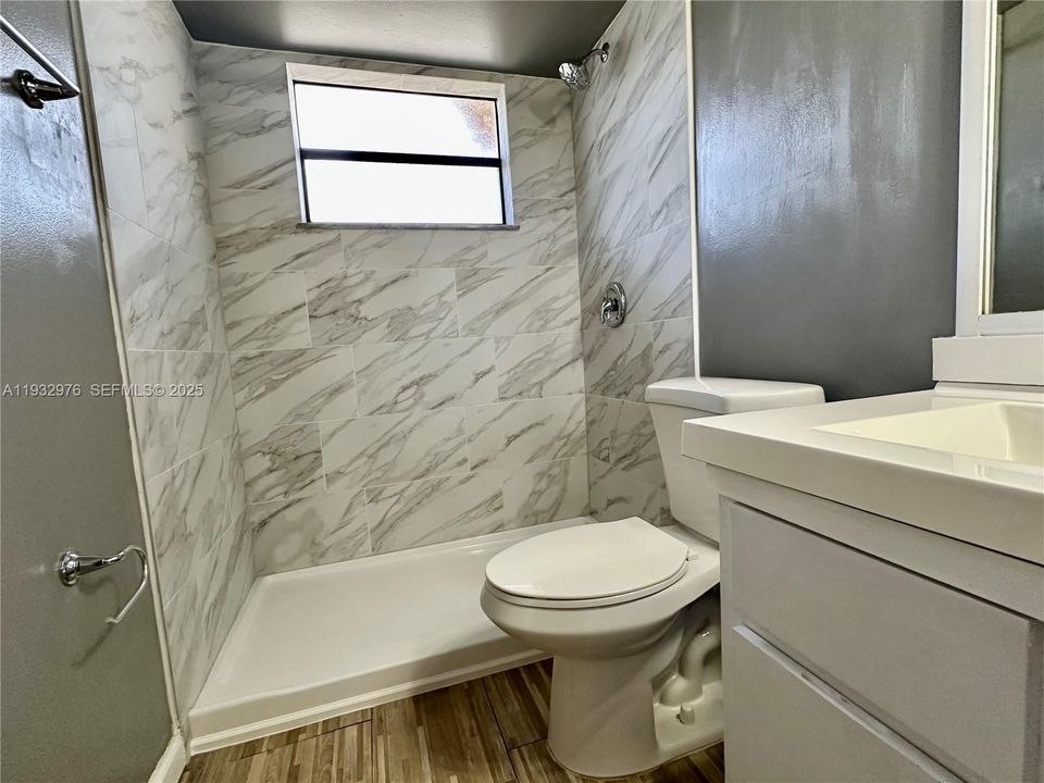 For Sale: $280,000 (2 beds, 2 baths, 747 Square Feet)