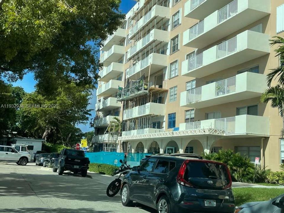 出租: $1,700 (1 贝兹, 1 浴室, 817 平方英尺)