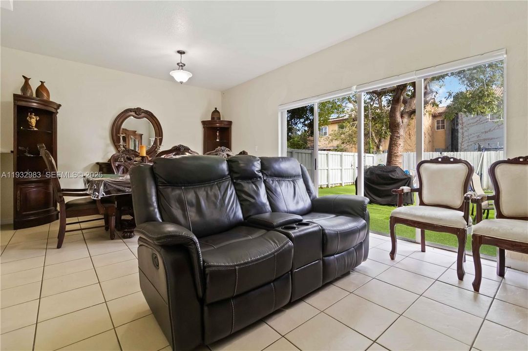 На продажу: $312,000 (3 спален, 2 ванн, 1527 Квадратных фут)