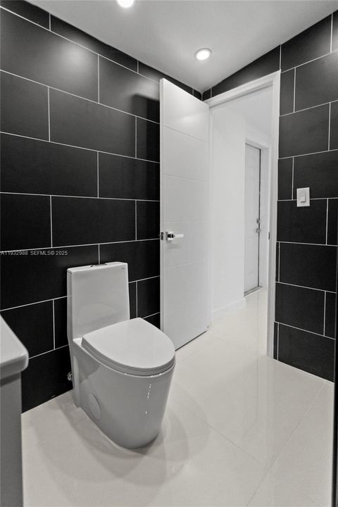 SUPER MODERN MASTER BATHROOM