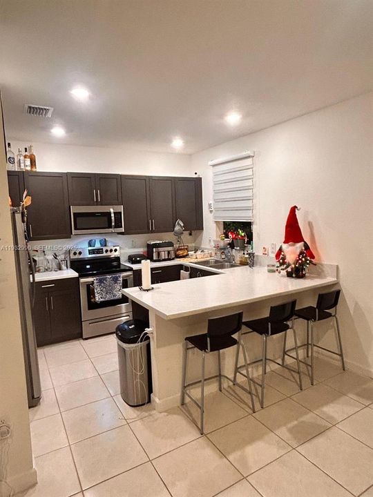 For Rent: $2,550 (3 beds, 2 baths, 1483 Square Feet)