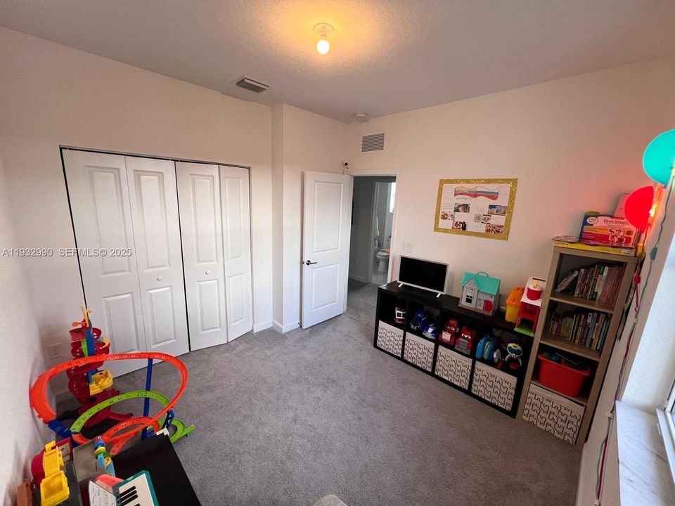 For Rent: $2,550 (3 beds, 2 baths, 1483 Square Feet)