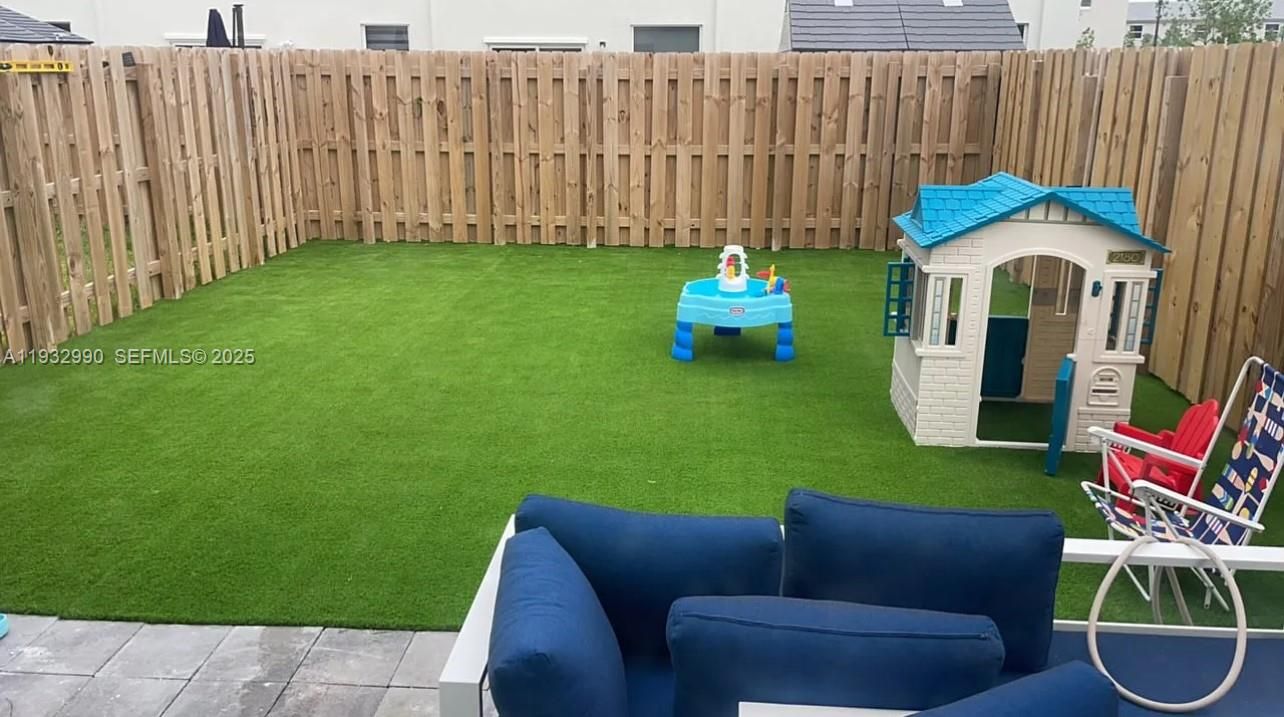 For Rent: $2,550 (3 beds, 2 baths, 1483 Square Feet)