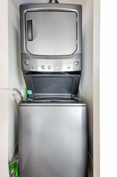 出租: $3,499 (1 贝兹, 1 浴室, 726 平方英尺)