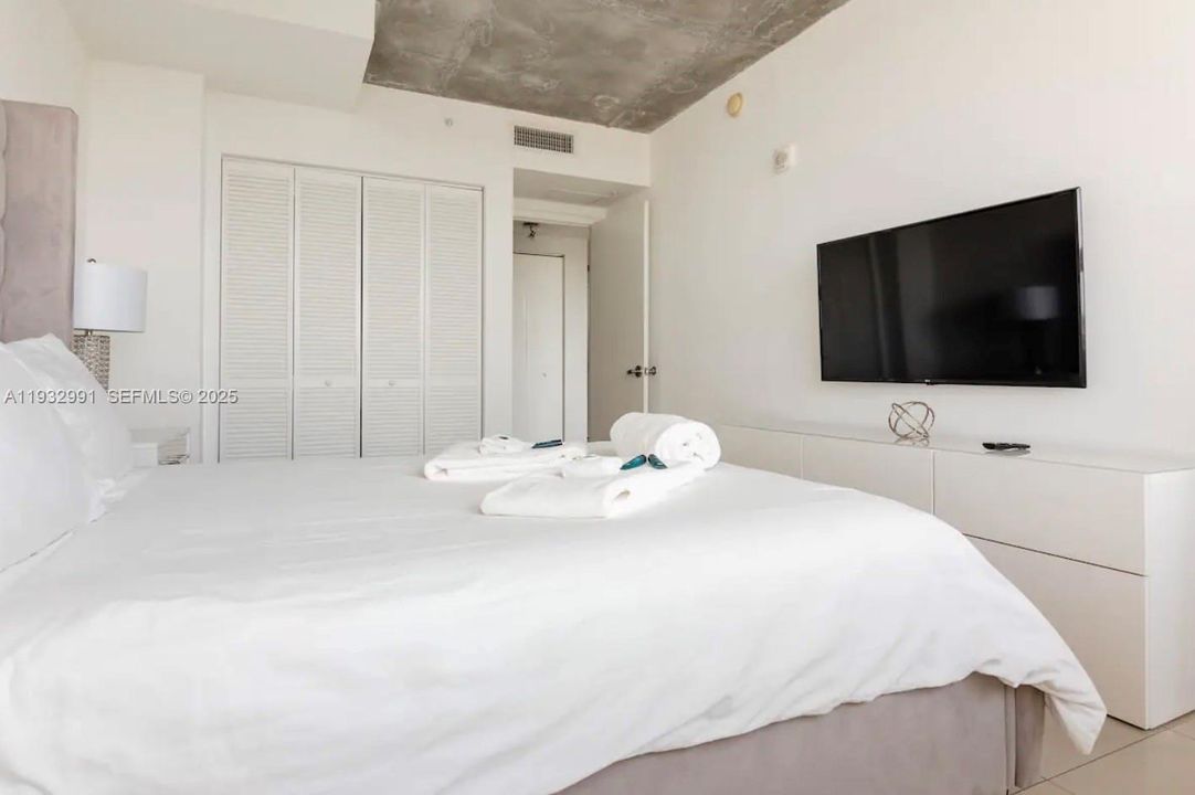 出租: $3,499 (1 贝兹, 1 浴室, 726 平方英尺)