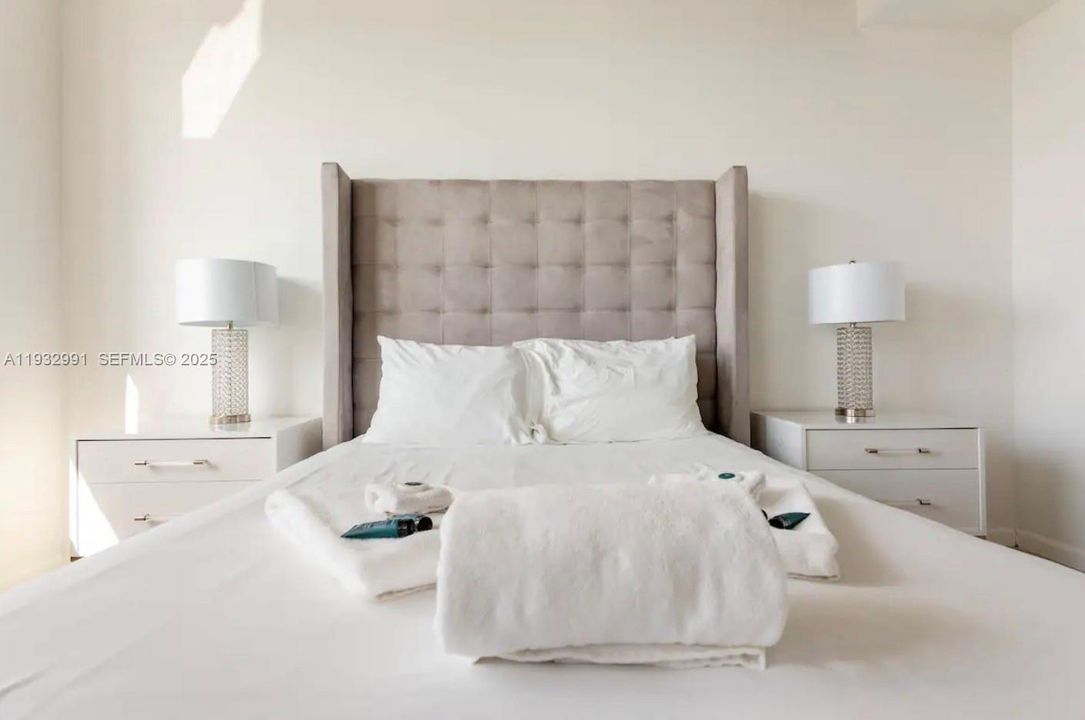 出租: $3,499 (1 贝兹, 1 浴室, 726 平方英尺)