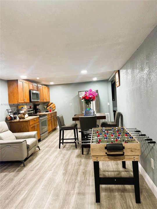 待售: $275,000 (4 贝兹, 2 浴室, 1386 平方英尺)