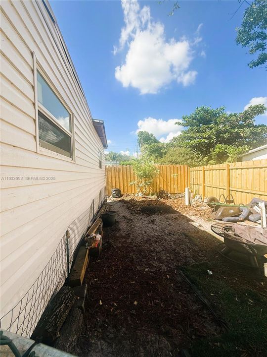 待售: $275,000 (4 贝兹, 2 浴室, 1386 平方英尺)