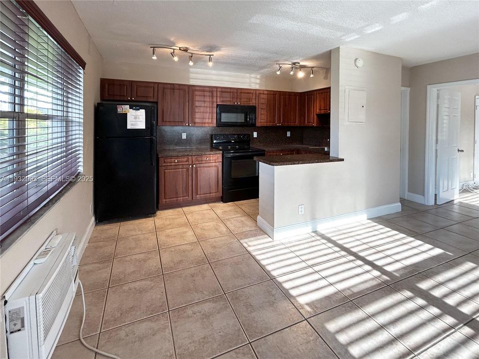 For Rent: $1,650 (1 beds, 1 baths, 500 Square Feet)