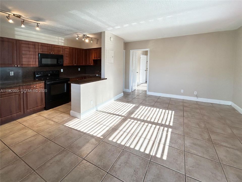 For Rent: $1,650 (1 beds, 1 baths, 500 Square Feet)