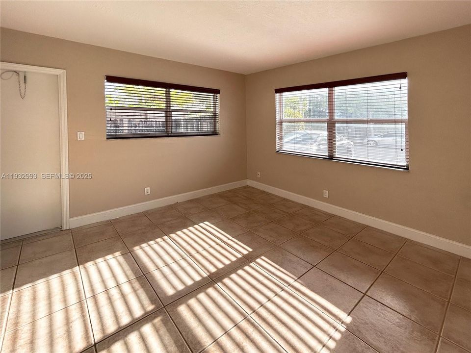 For Rent: $1,650 (1 beds, 1 baths, 500 Square Feet)