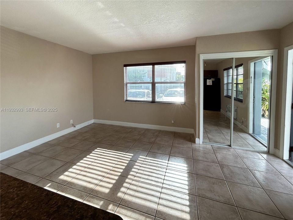 For Rent: $1,650 (1 beds, 1 baths, 500 Square Feet)